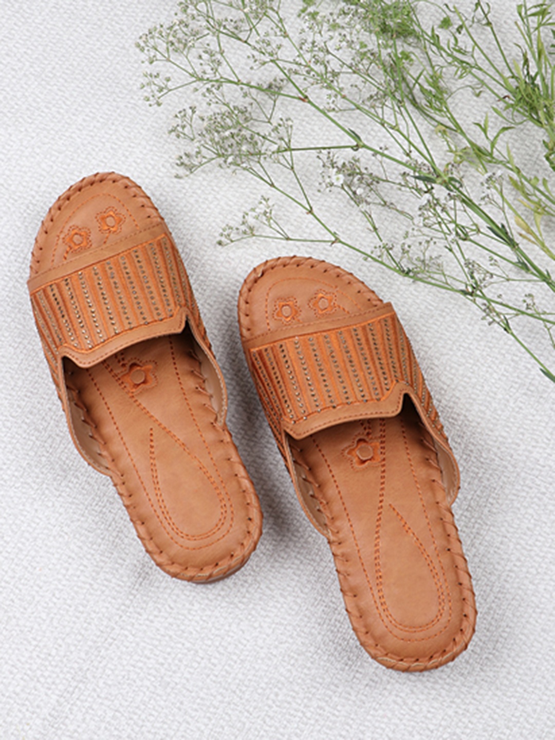 

THE WHITE POLE Brown Textured Wedge Mules