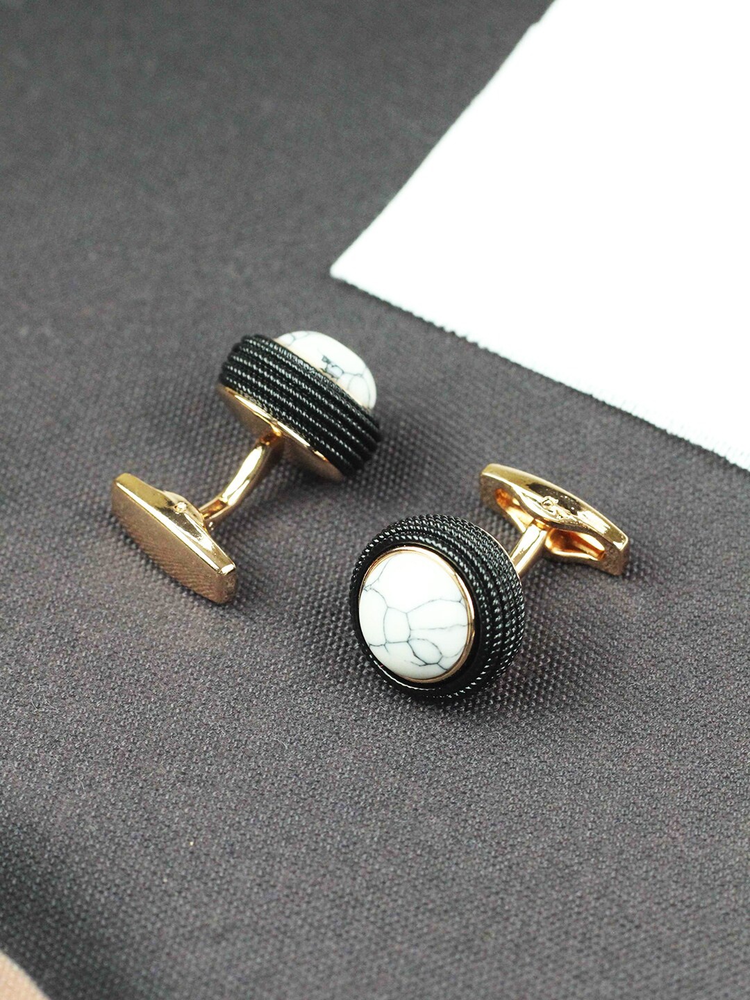 

Tossido White & Black Cufflink