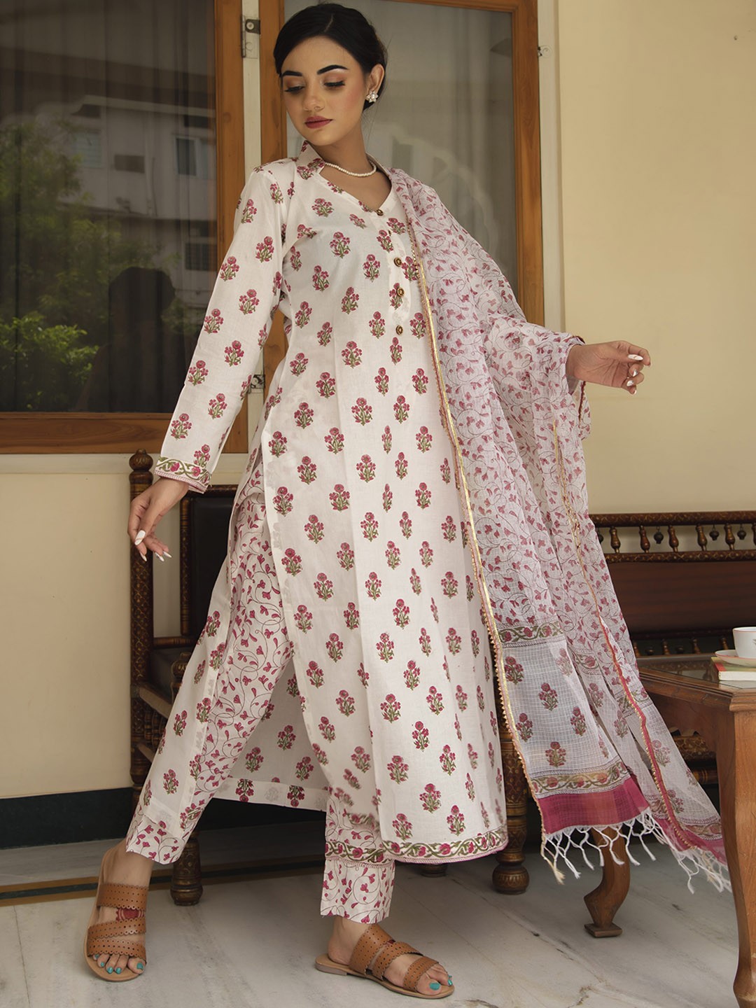 

Zanani INDIA Women White Printed Pure Cotton Kurta with Trousers & With Dupatta