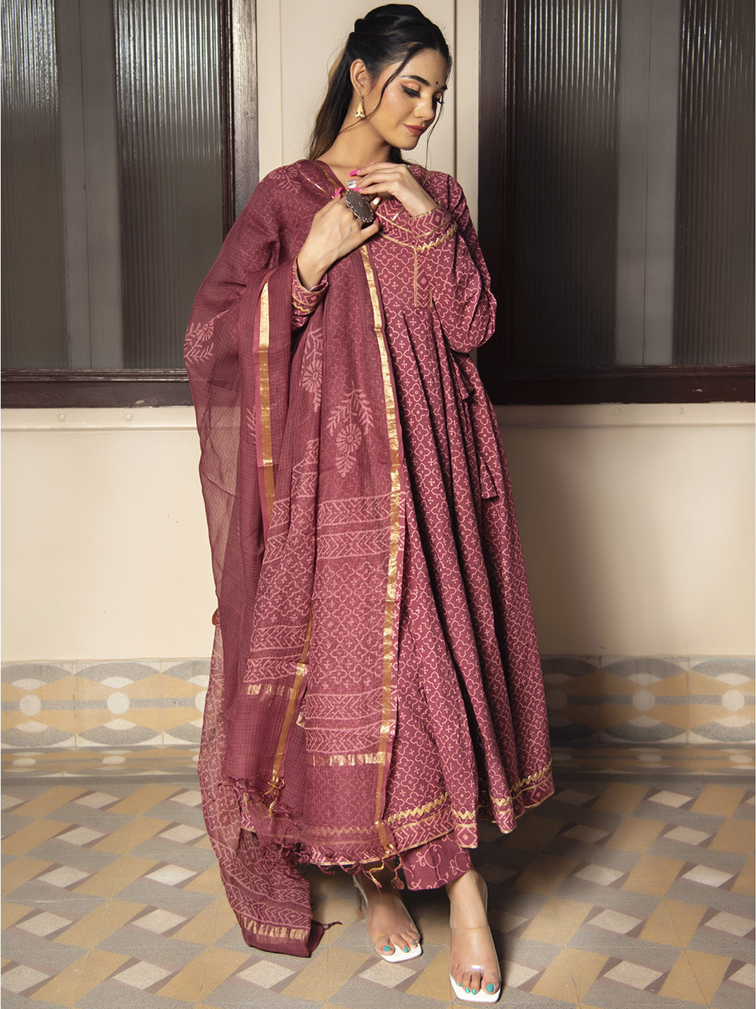 

Zanani INDIA Women Peach-Coloured Ethnic Motifs Pure Cotton Kurta with Trousers & Dupatta