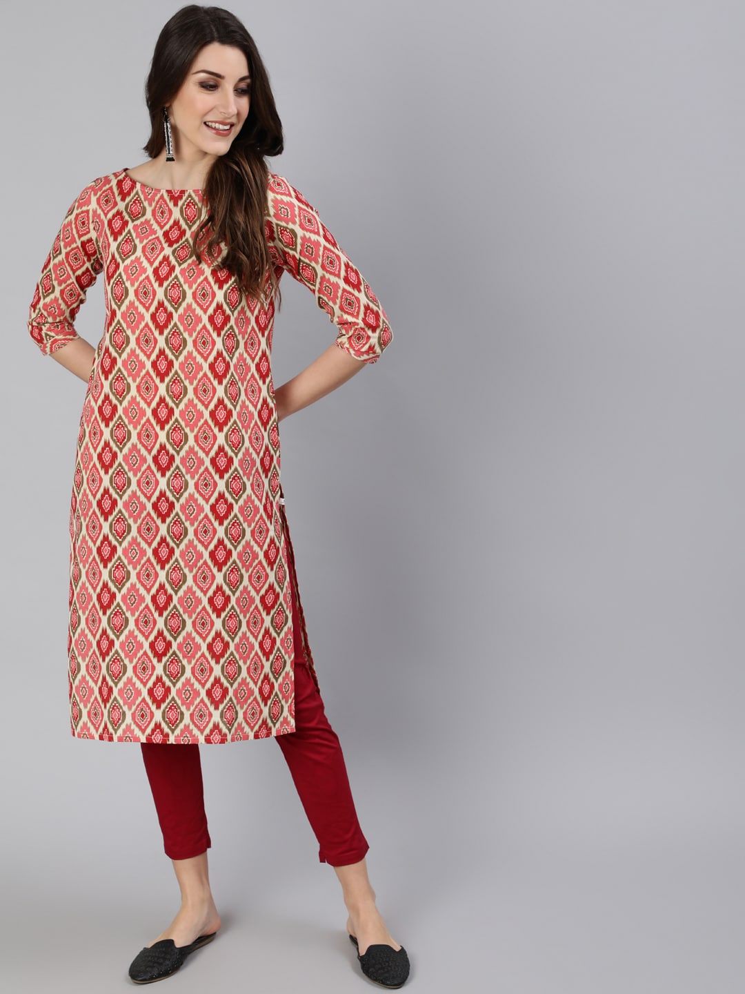 

antaran Women Peach-Coloured & Red Geometric Printed Regular Sleeves Kurta