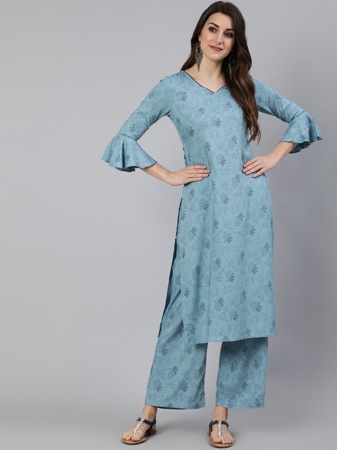 

antaran Women Blue Floral Printed Kurta with Palazzos