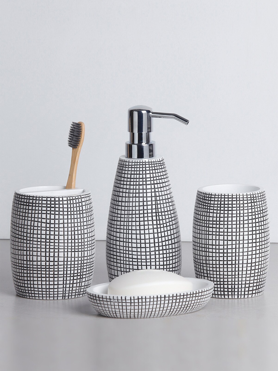 

OBSESSIONS Pack of 4 Black & White Polyresin Bathroom set