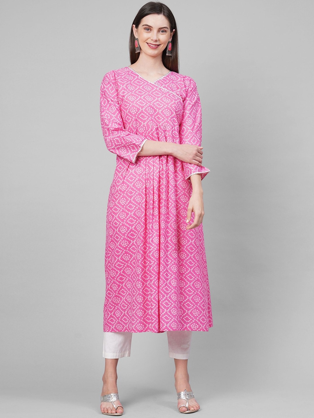 

GoSriKi Women Pink Geometric Printed Flared Sleeves Chikankari Kurta