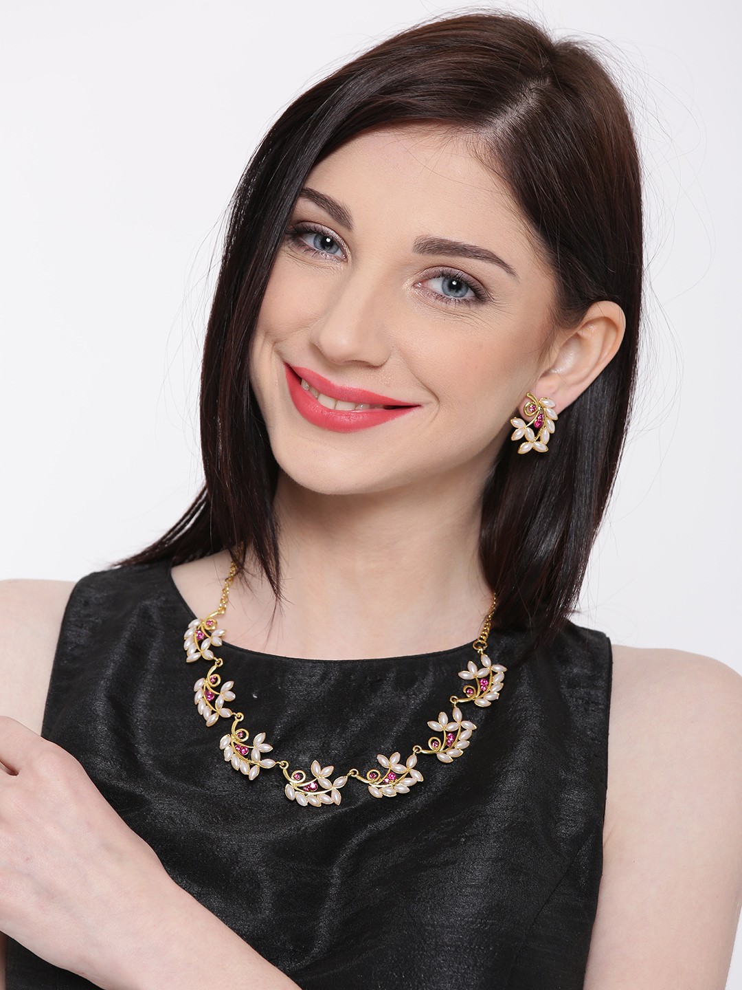 

Zaveri Pearls Off-White & Gold-Toned Beaded Jewellery Set