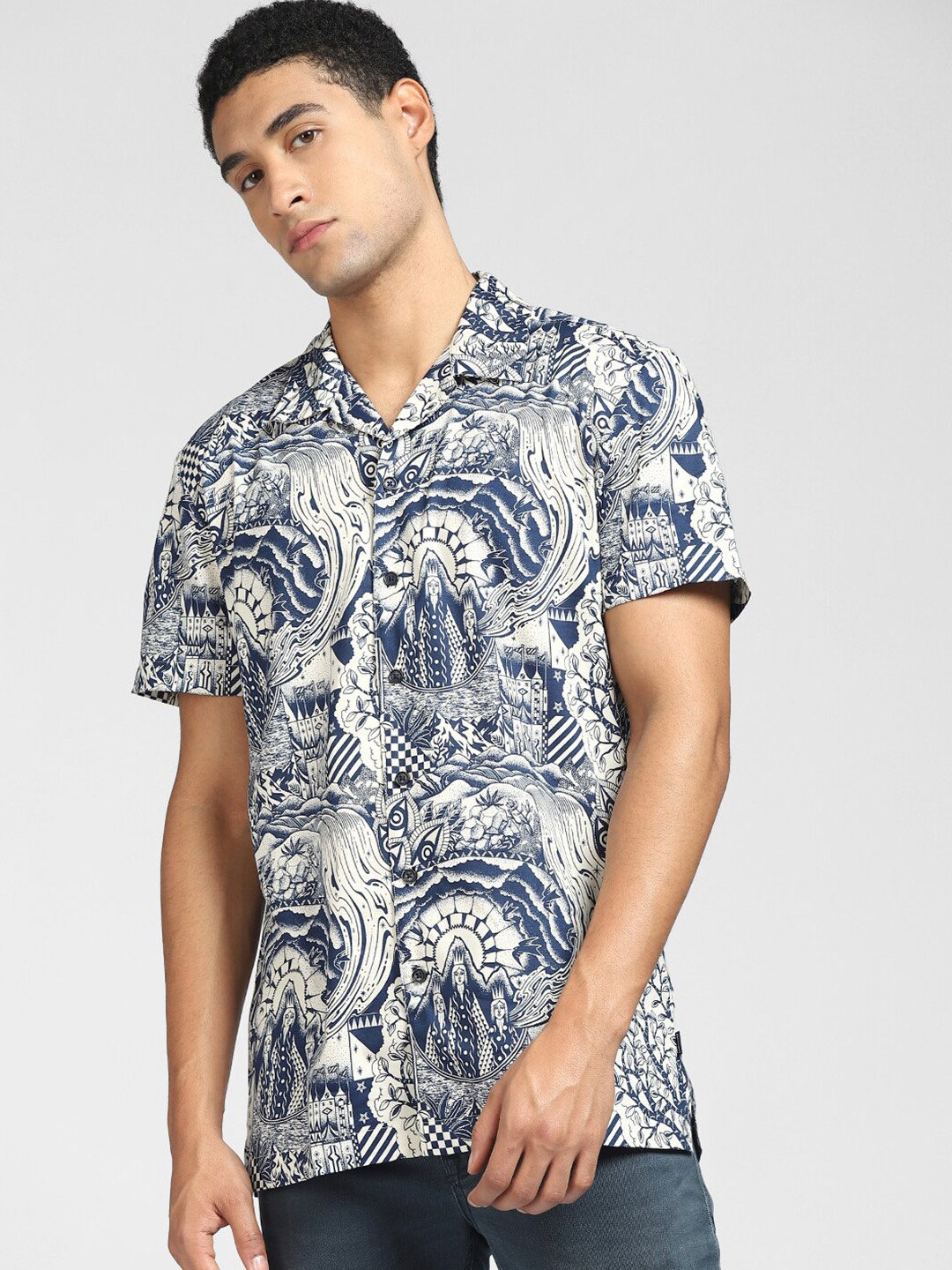 

Jack & Jones Men Blue & White Printed Cotton Casual Shirt