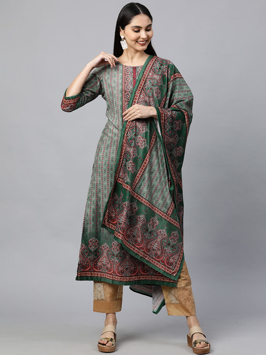 

FASHOR Women Green & Red Ethnic Motifs Printed Velvet Kurta
