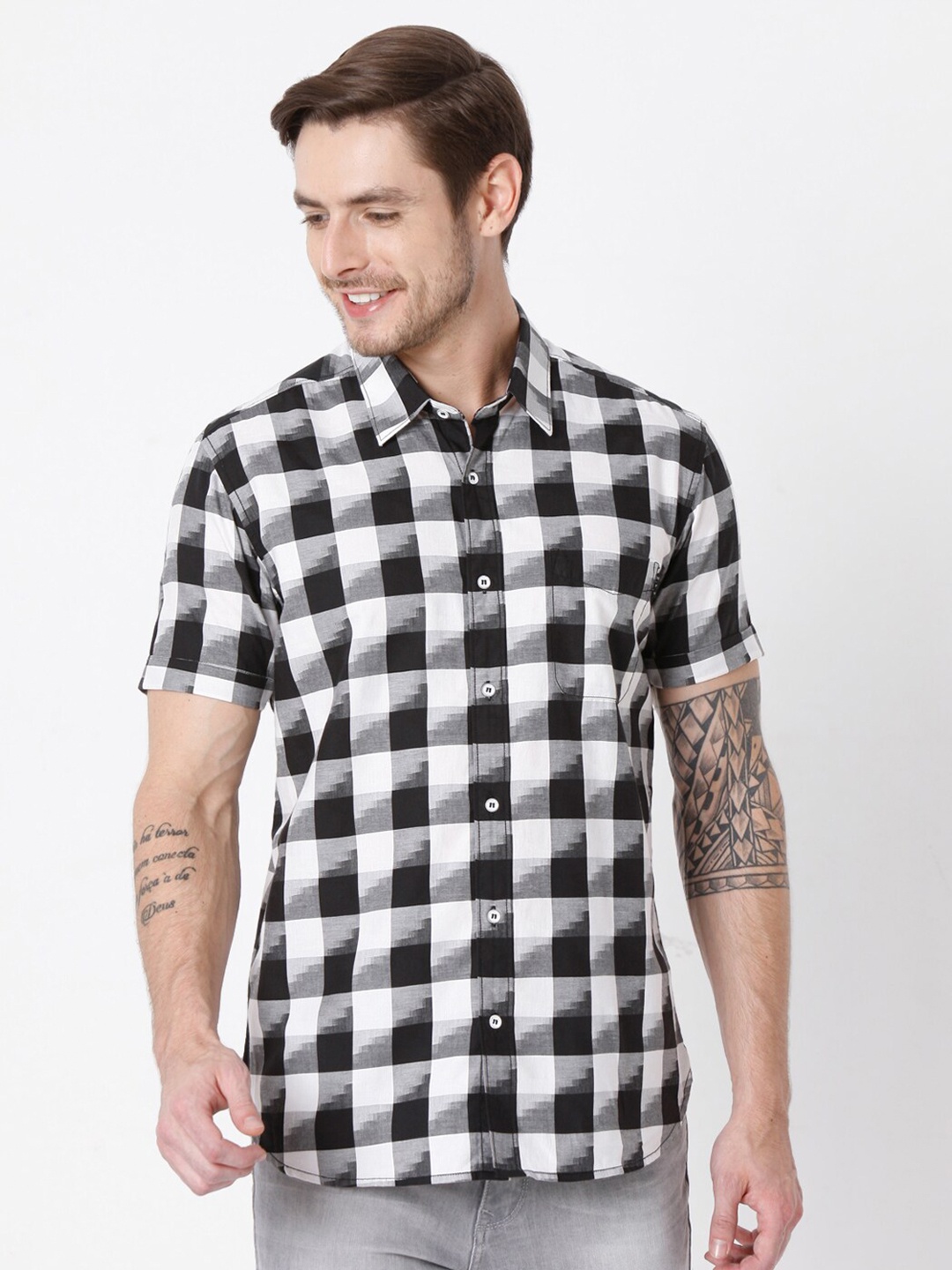 

Mufti Men White Slim Fit Checked Pure Cotton Casual Shirt
