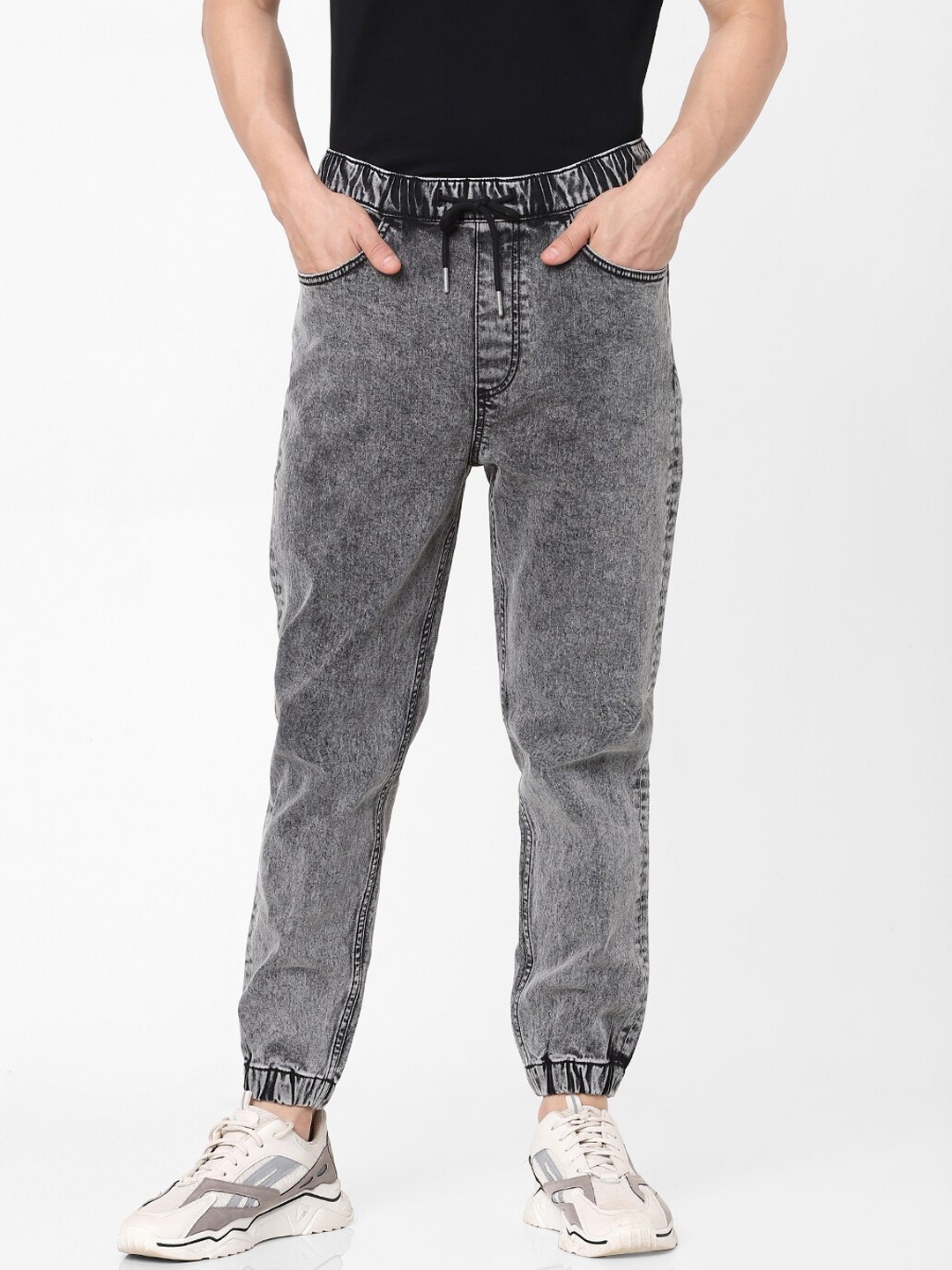 

Celio Men Grey Jogger Heavy Fade Stretchable Jeans