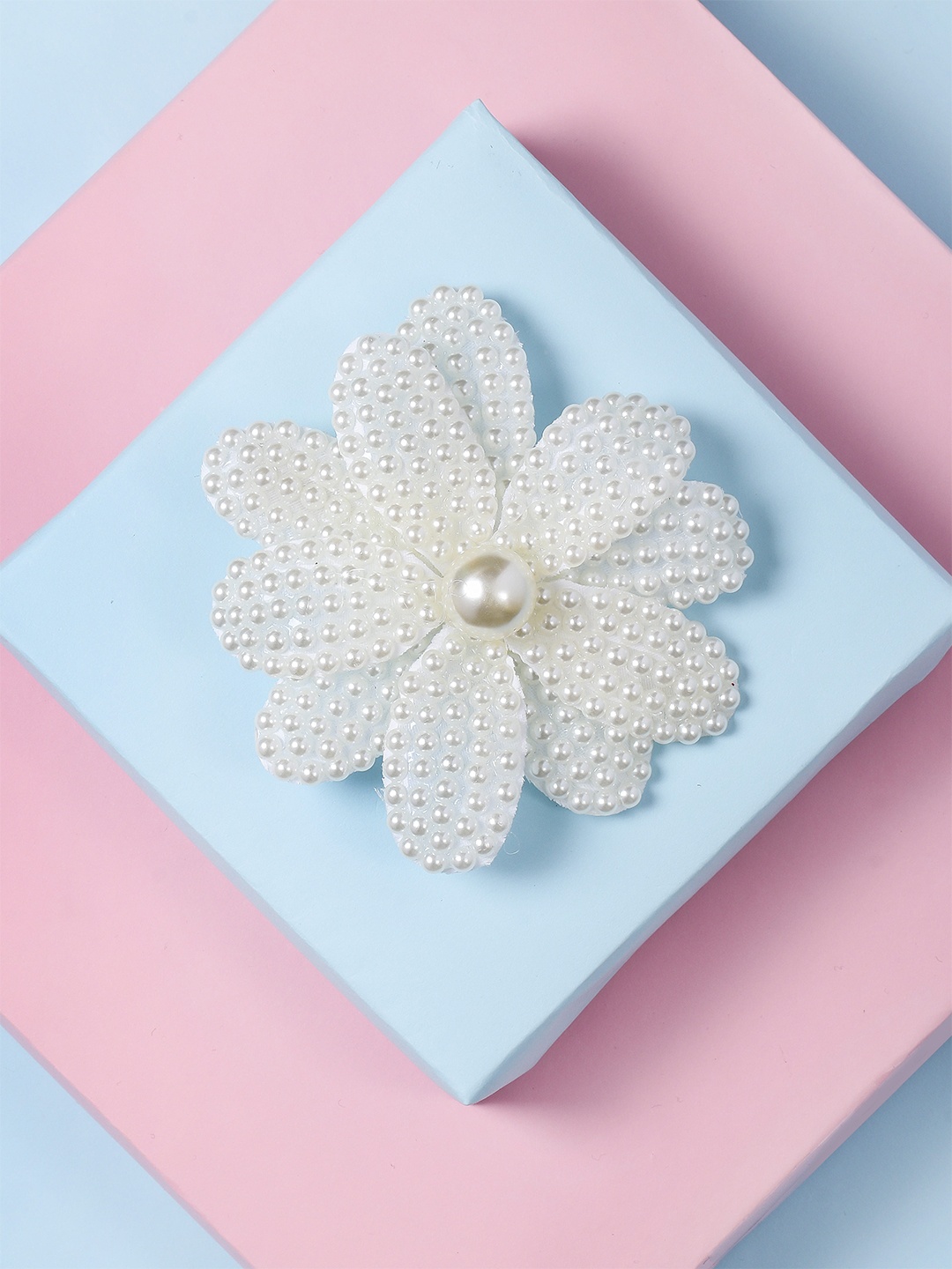 

Arendelle Girls White Beaded Pearl Flower Alligator Hair Clip