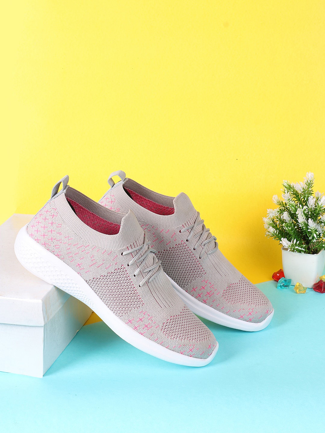 

M7 by Metronaut Women Grey & Pink Woven Design Slip-On Sneakers