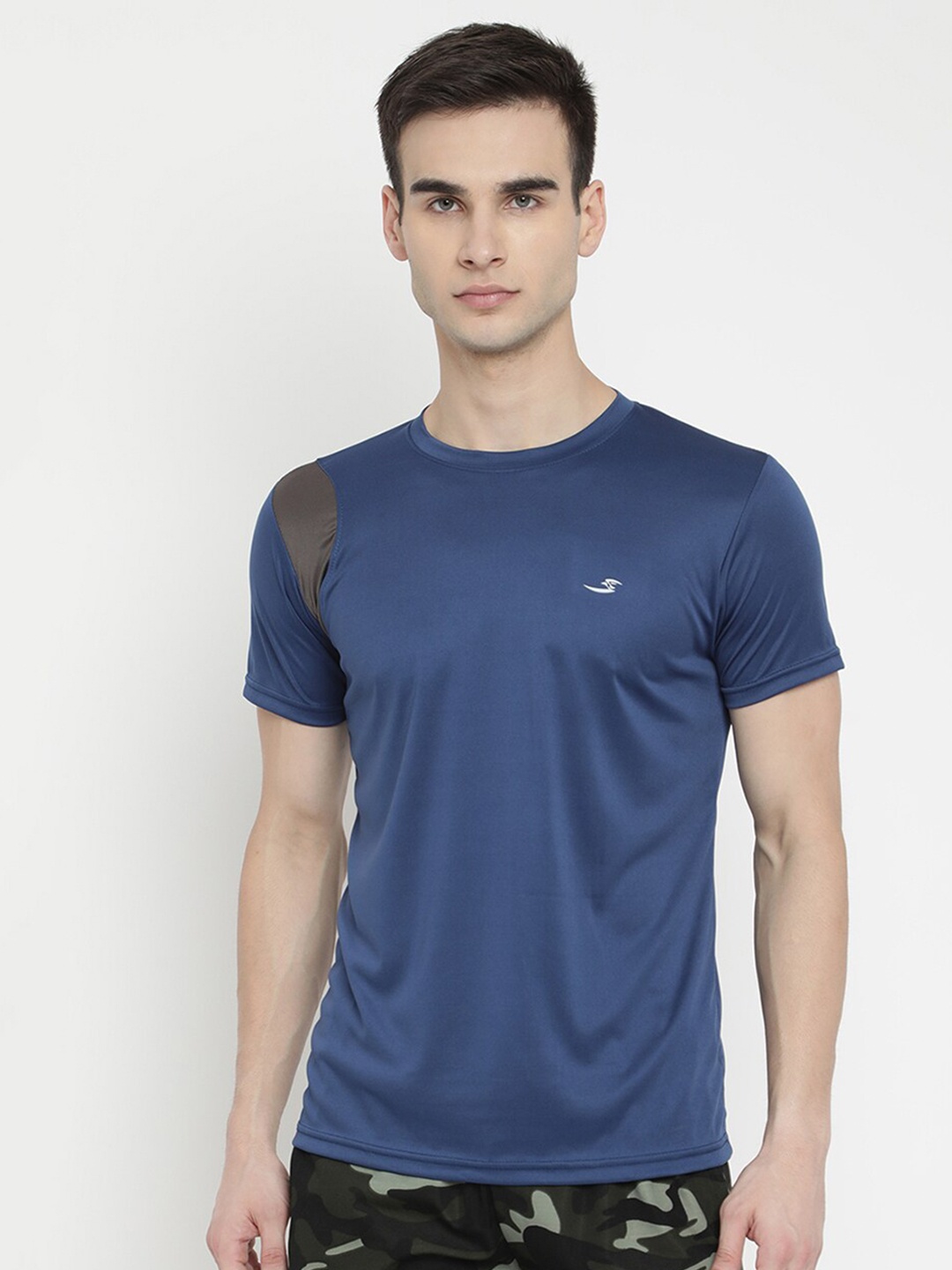 

V2 Value & Variety Men Blue Regular Fit T-shirt