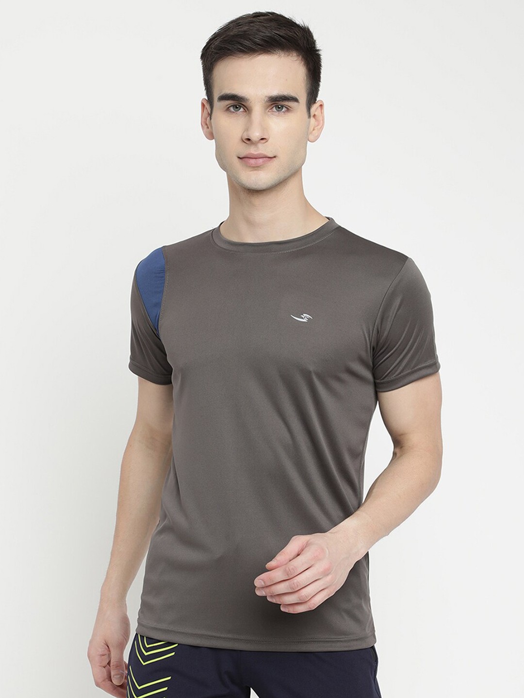 

V2 Value & Variety Men Grey T-shirt