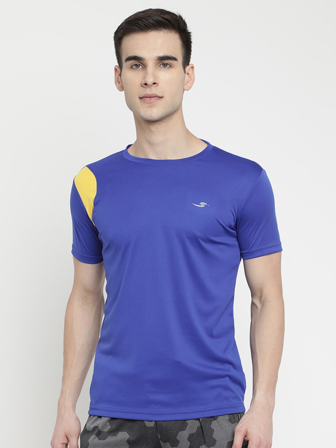 

V2 Value & Variety Men Blue Solid T-shirt