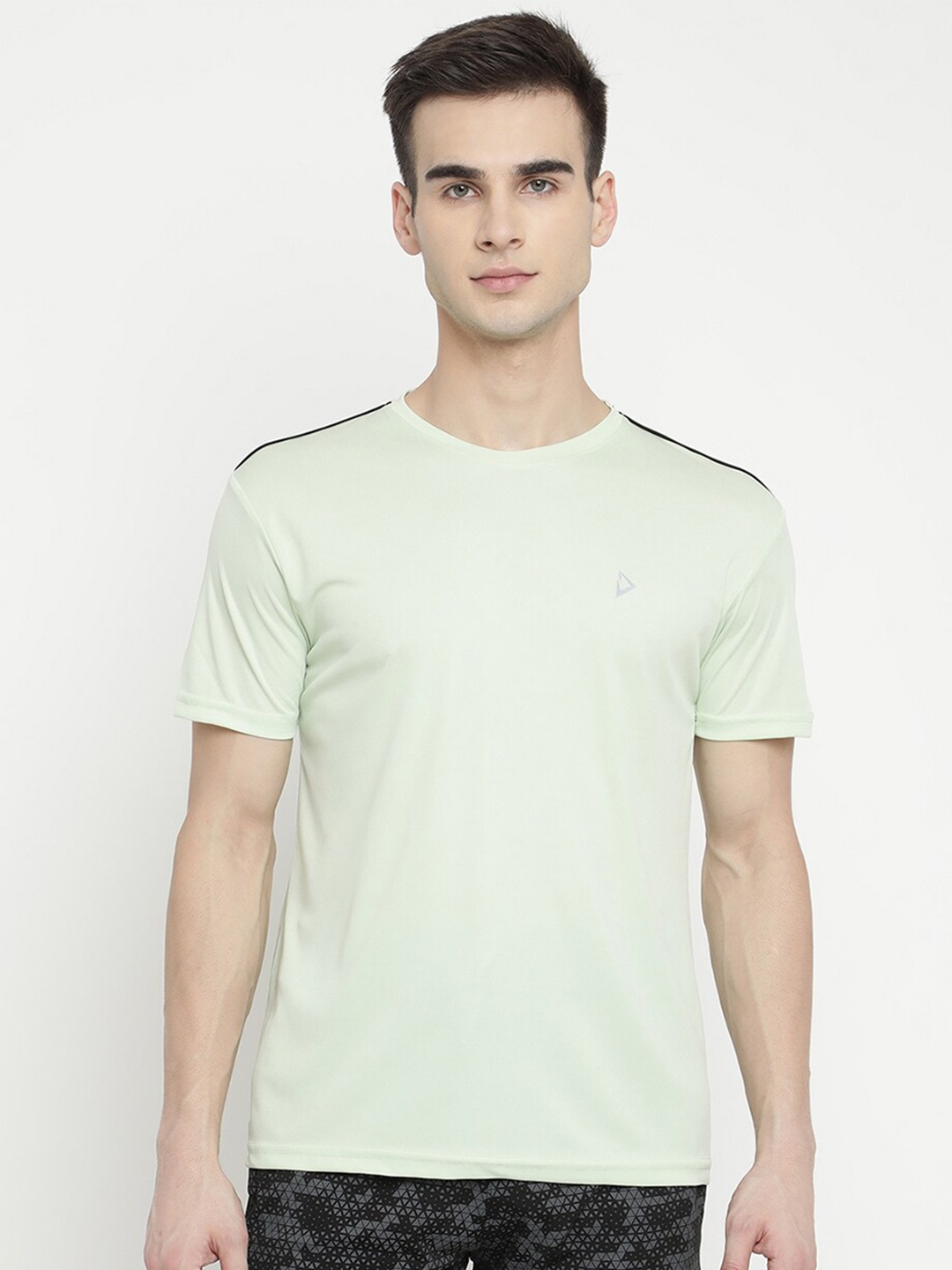 

V2 Value & Variety Men Green T-shirt