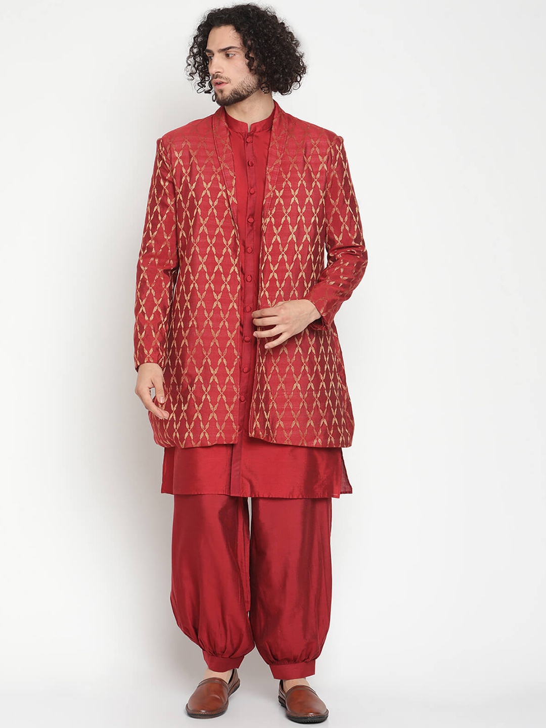 

Abhishti Men Red Buttoned Down Kurta