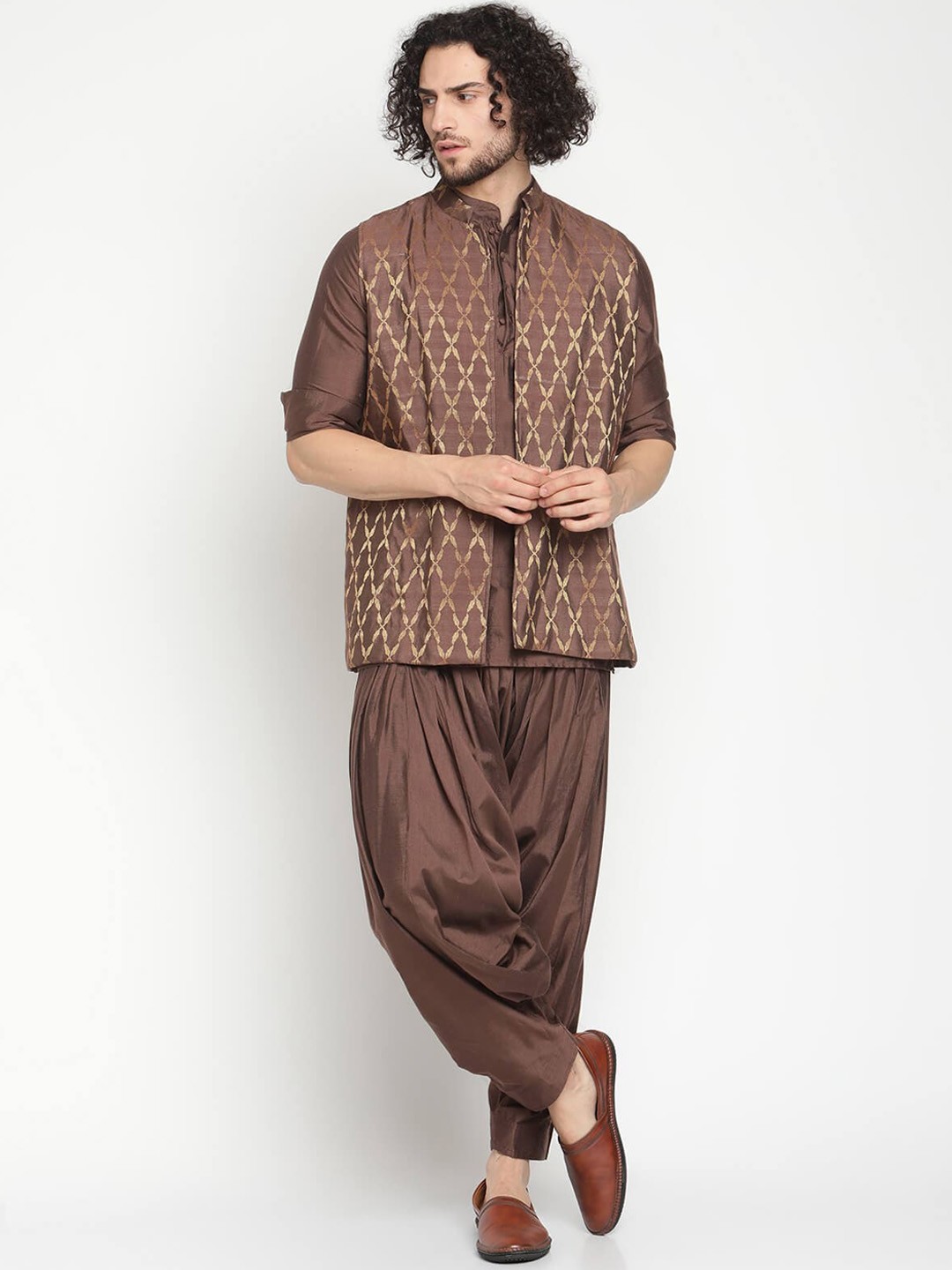 

Abhishti Banarasi Short Kurta With Nehru Jacket, Brown