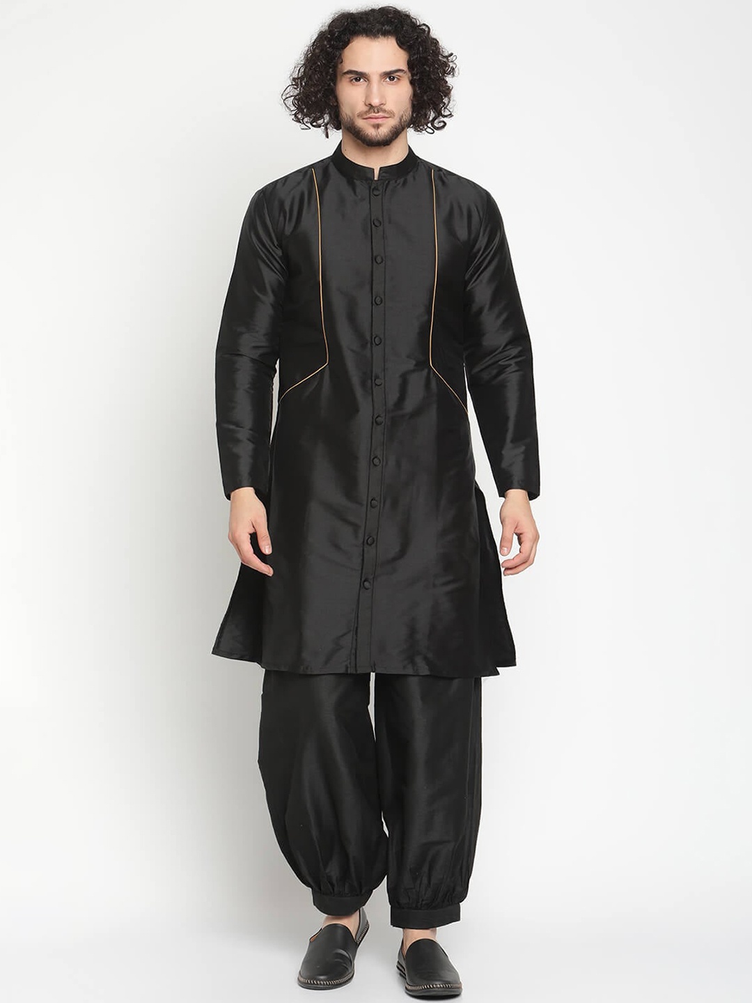 

Abhishti Men Black Buttoned Down Panelled Banarasi Kurta