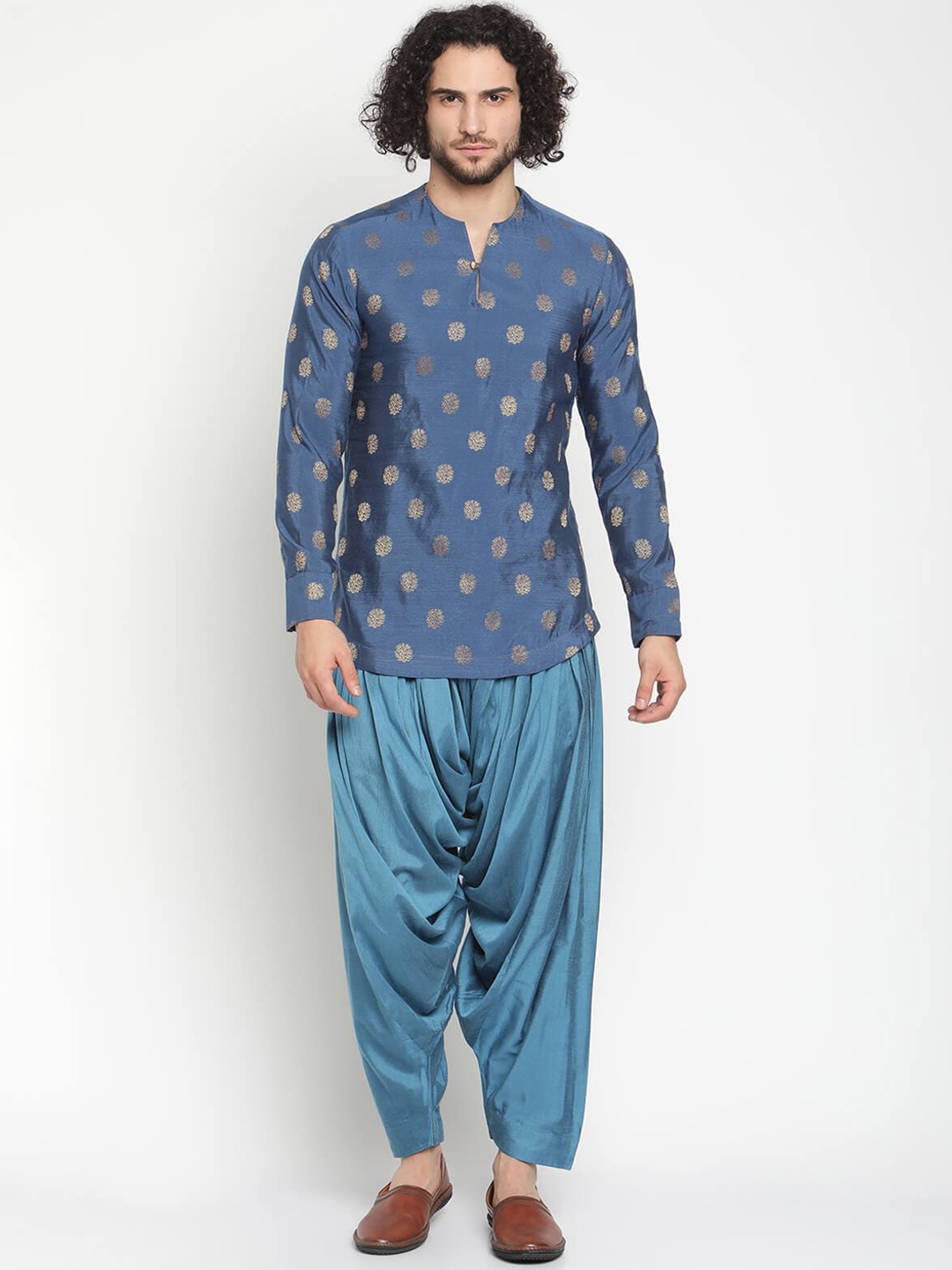 

Abhishti Men Blue & Gold-Coloured Jacquard Short Banarasi Kurta With Zari Work