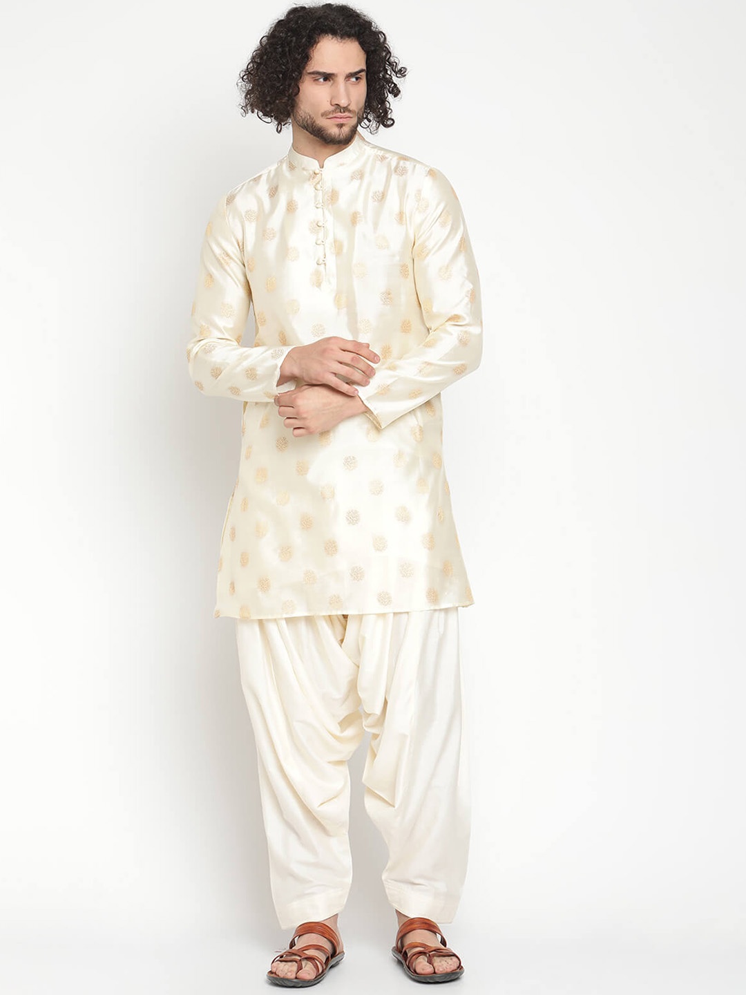 

Abhishti Men Beige Ethnic Motifs Zari Work Banarasi Kurta