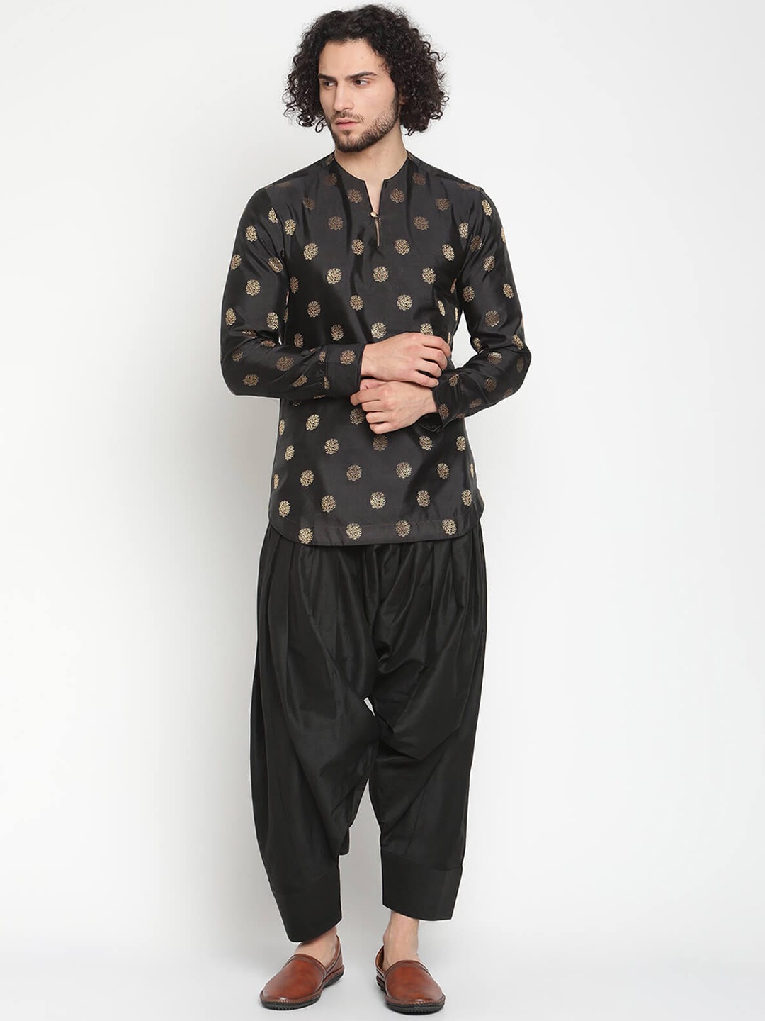 

Abhishti Men Black Banarasi Short Kurta With Zari Work With Afghani Pants