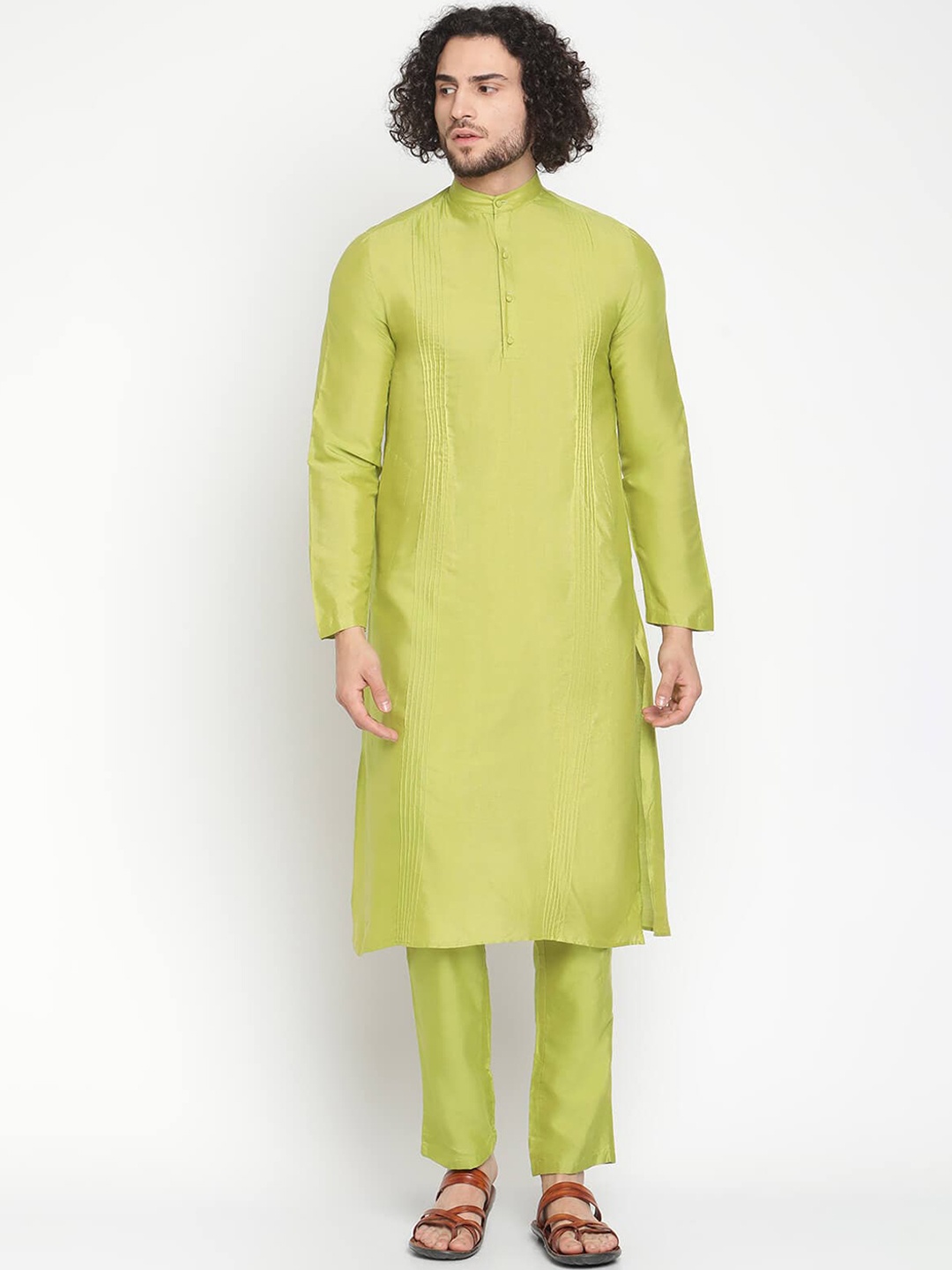 

Abhishti Banarasi Pintuck Detail Kurta With Pyjamas, Green