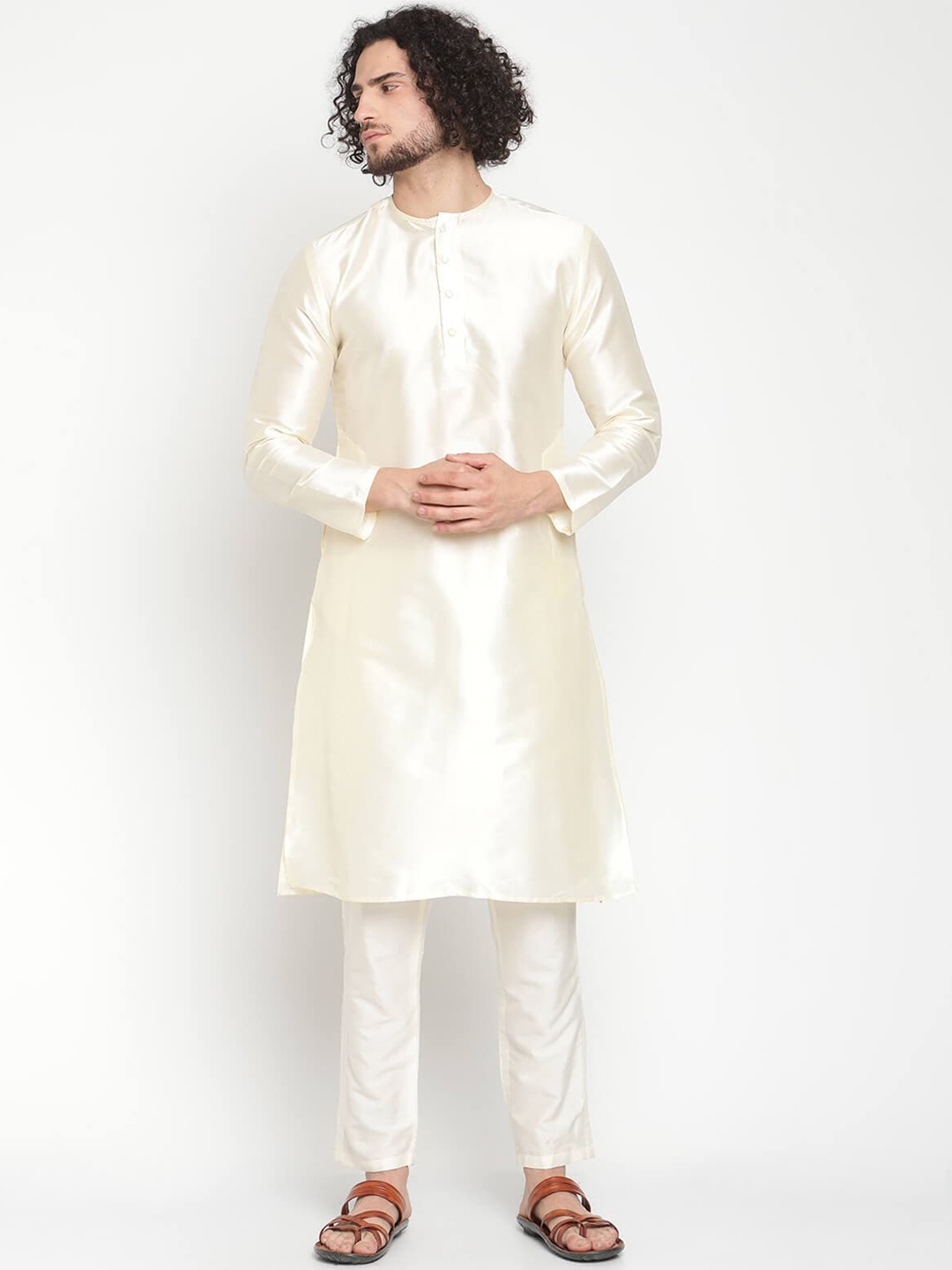 

Abhishti Ivory Banarasi Kurta With Straight Pyjamas, Cream