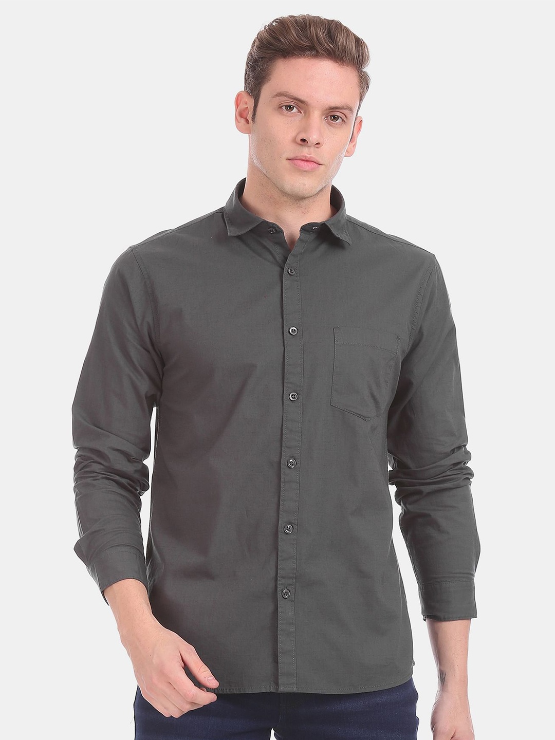 

Ruggers Men Grey Solid Casual Shirt