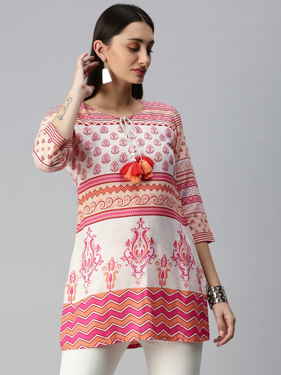 

ETIQUETTE Women White & Pink Ethnic Motifs Print Straight Kurta
