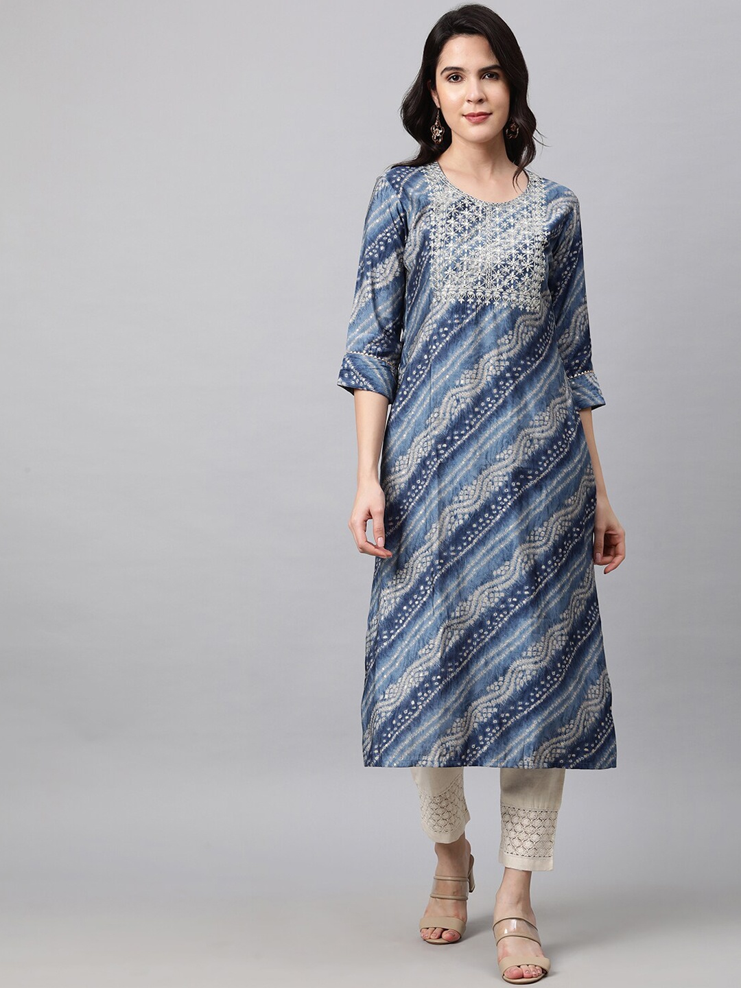 

FASHOR Women Blue Embroidered Bandhani Straight Kurta