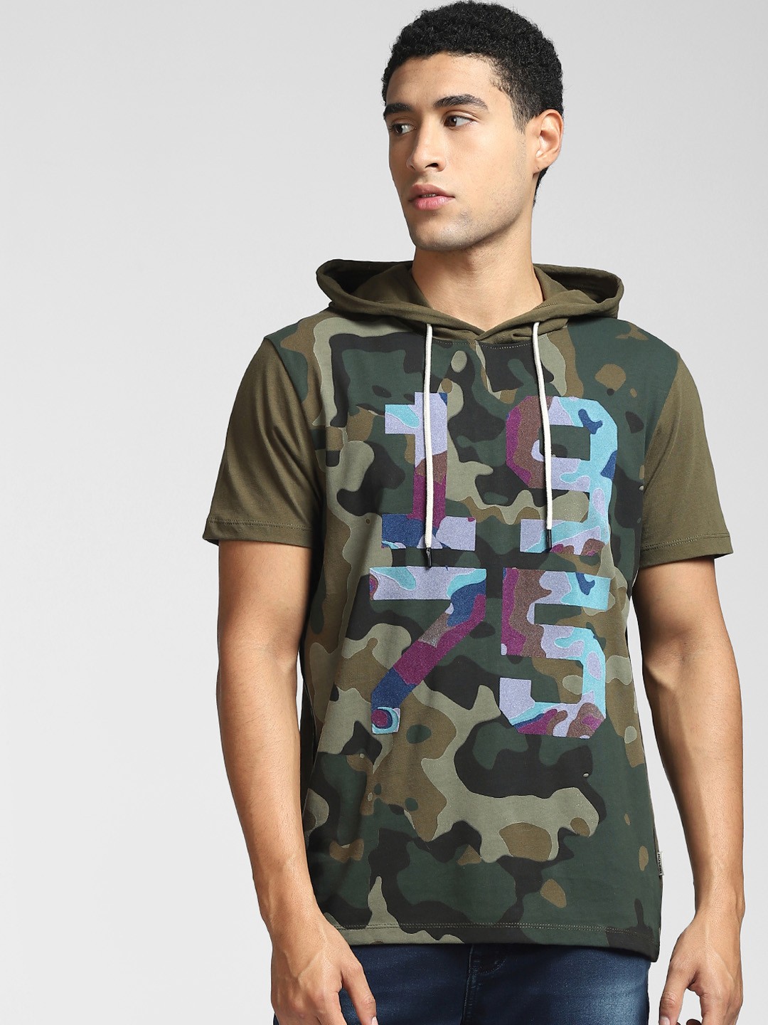 

Jack & Jones Men Green Printed Pure Cotton Raw Edge T-shirt