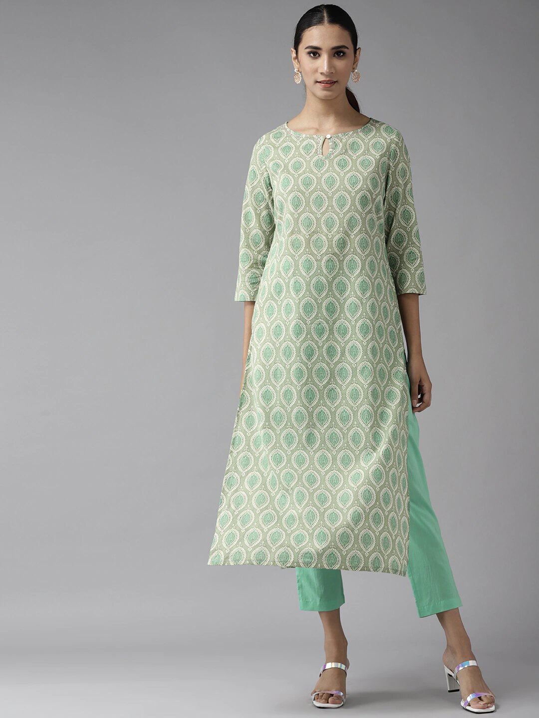 

Amirah s Women Grey Ethnic Motifs Printed Pure Cotton Kurta with Trousers