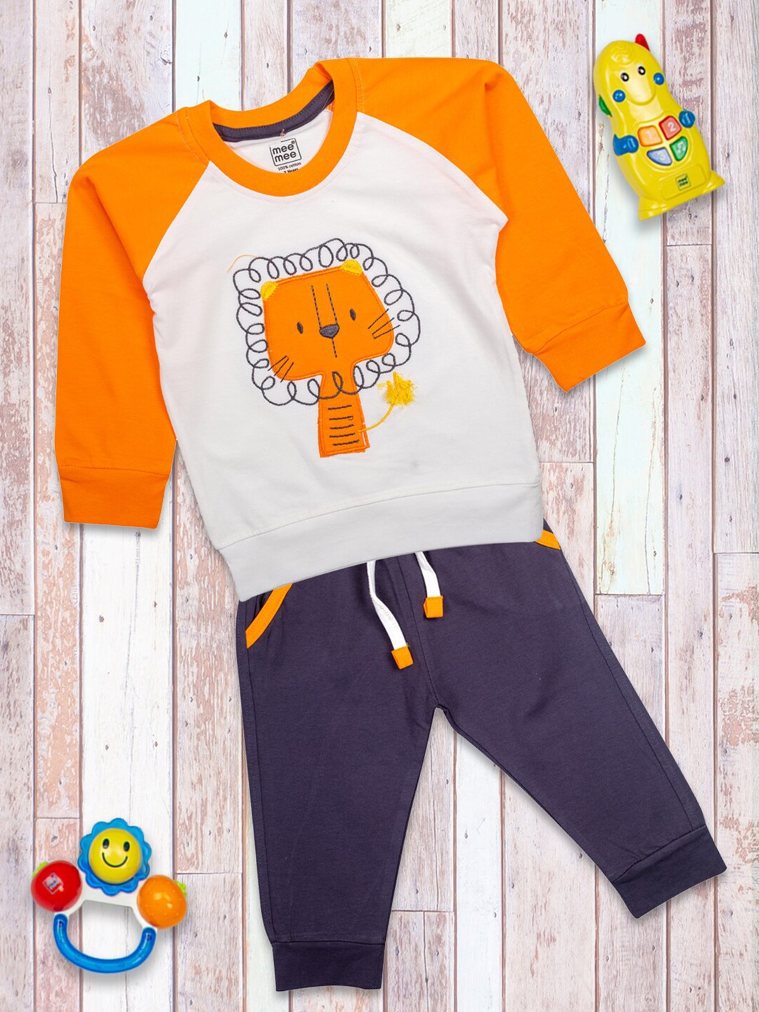 

MeeMee Boys Orange & Navy Blue Printed T-shirt with Leggings