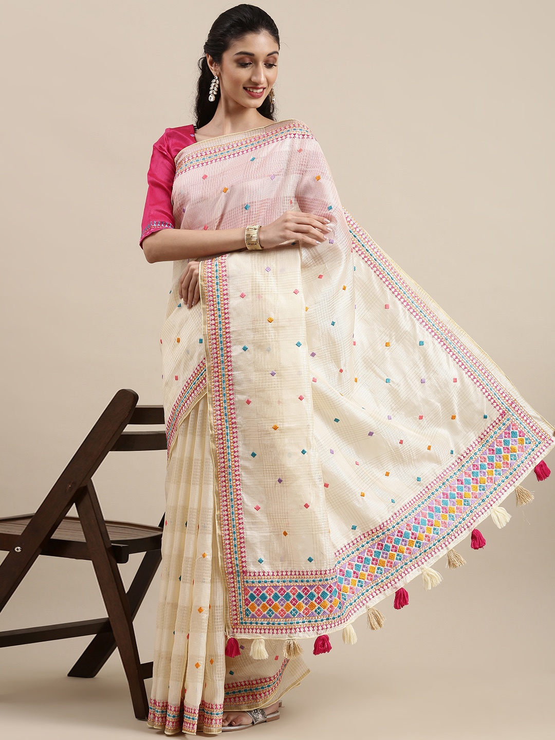 

Kvsfab Off White Geometric Kutchi Embroidery Fusion Saree with Checked Detail