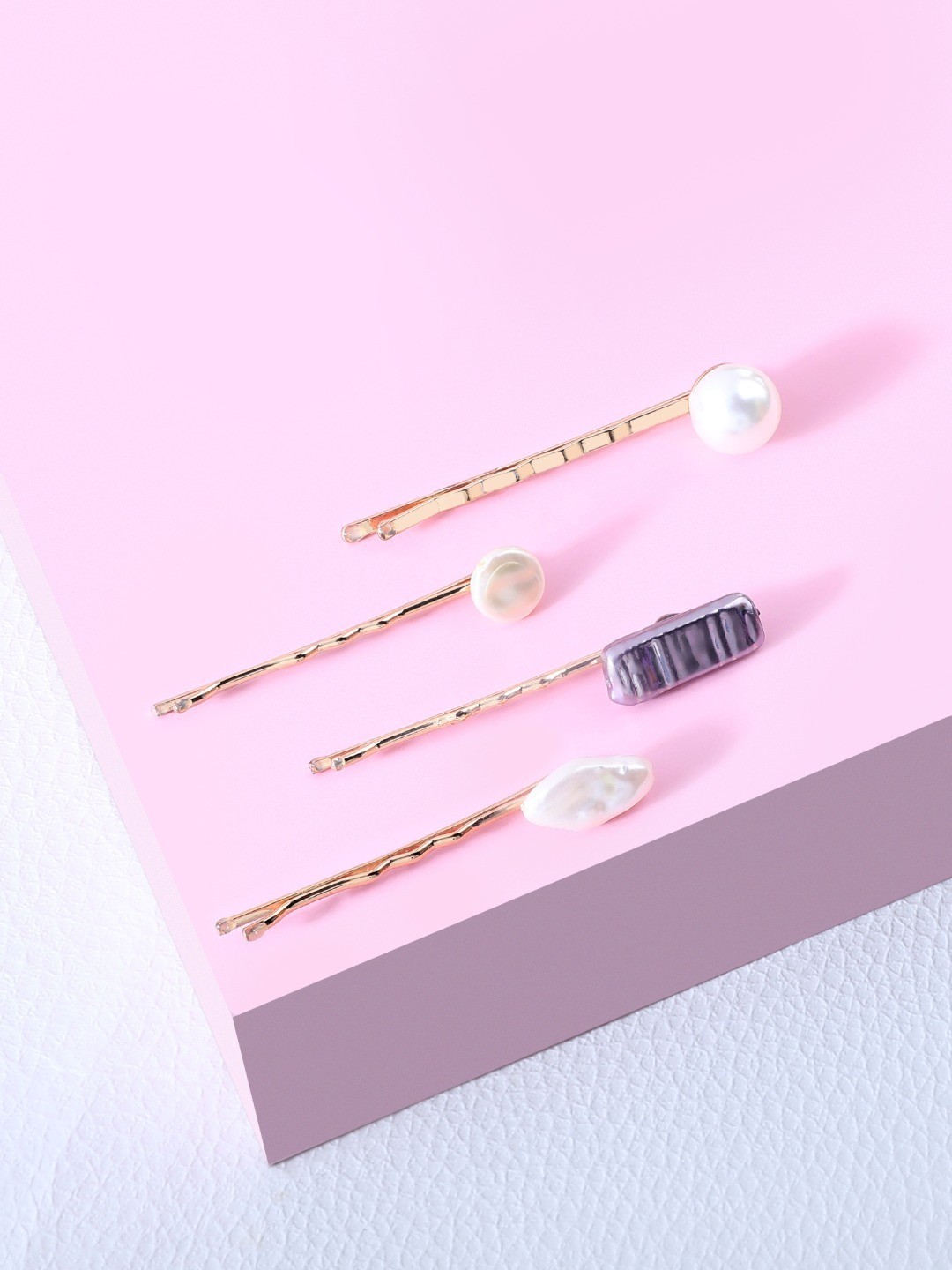 

AMI Set Of 4 Gold Tone Contemporary Pearl Bobby Hair Pins