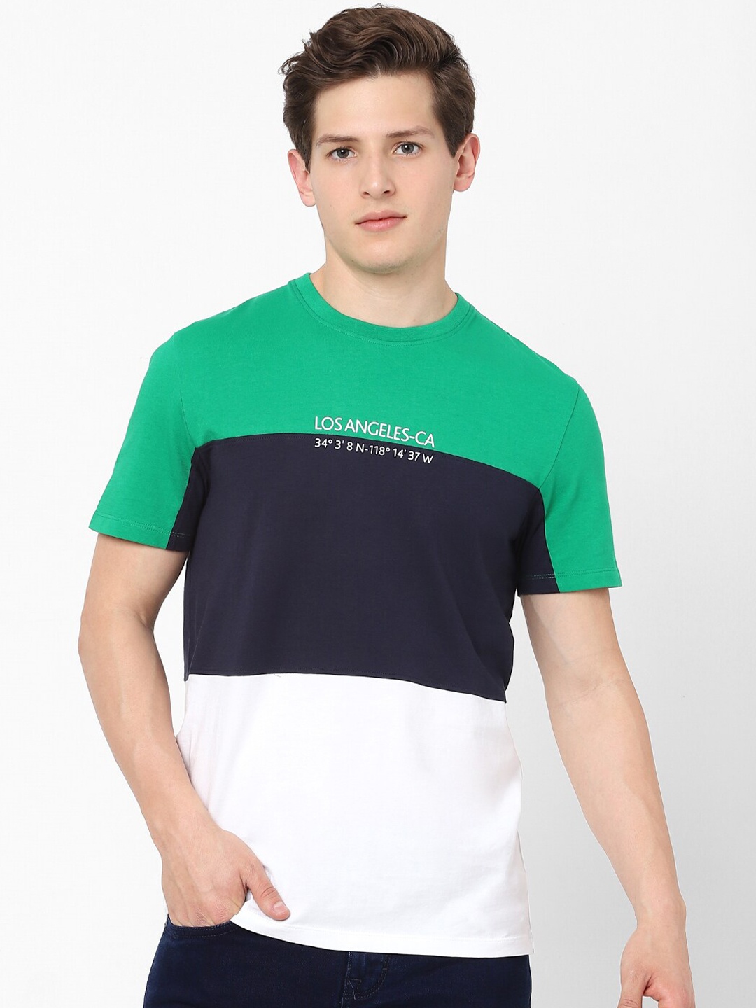 

Celio Men Green & Navy Blue Colourblocked T-shirt