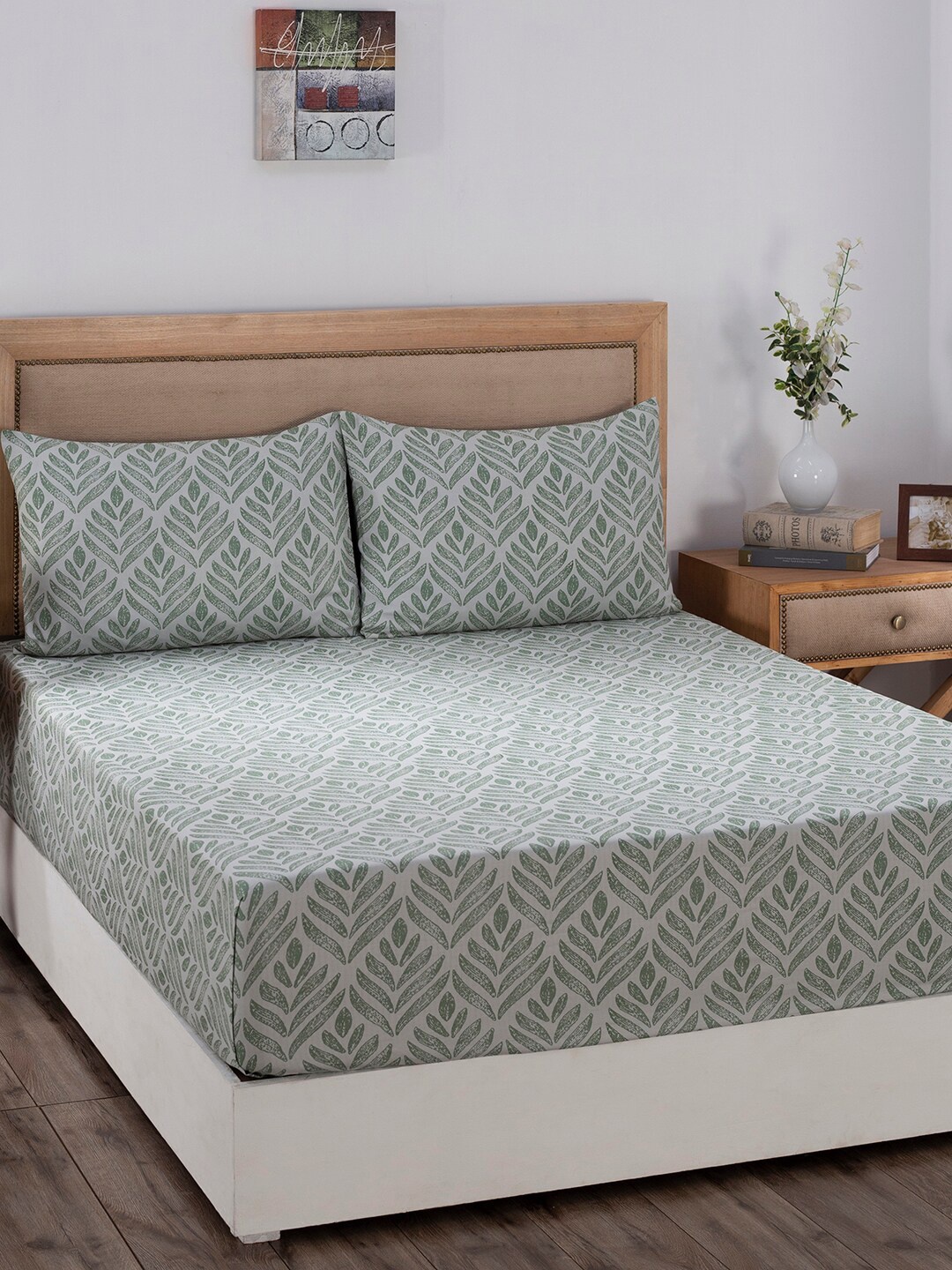 

MASPAR Green & White Floral 210 TC King Bedsheet with 2 Pillow Covers