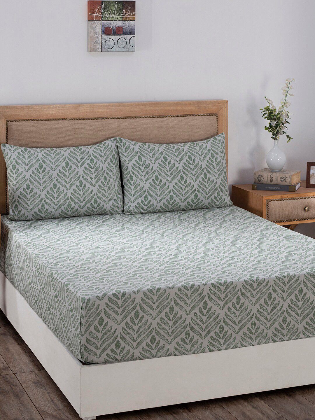 

MASPAR Green & White Floral 210 TC Cotton Queen Bedsheet with 2 Pillow Covers