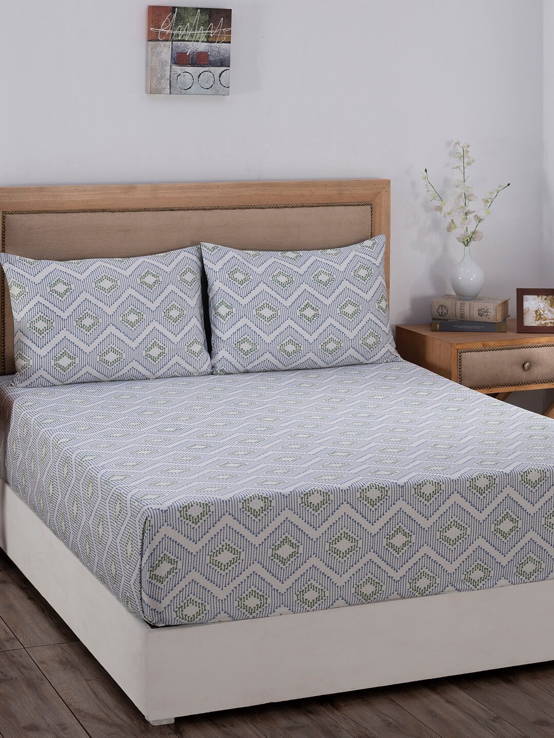 

MASPAR Blue & White Geometric 210 TC King Bedsheet with 2 Pillow Covers