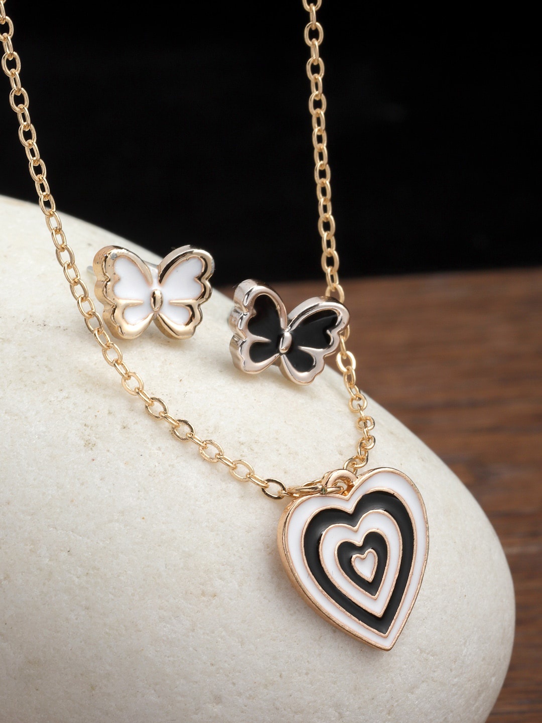 

VOGUE PANASH Gold-Plated & White Heart Shaped Pendant With Chain