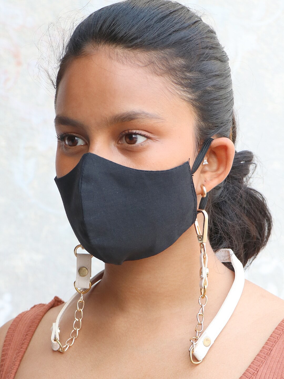 

Ayesha Vegan Leather Mask & Sunglass Chain, Gold