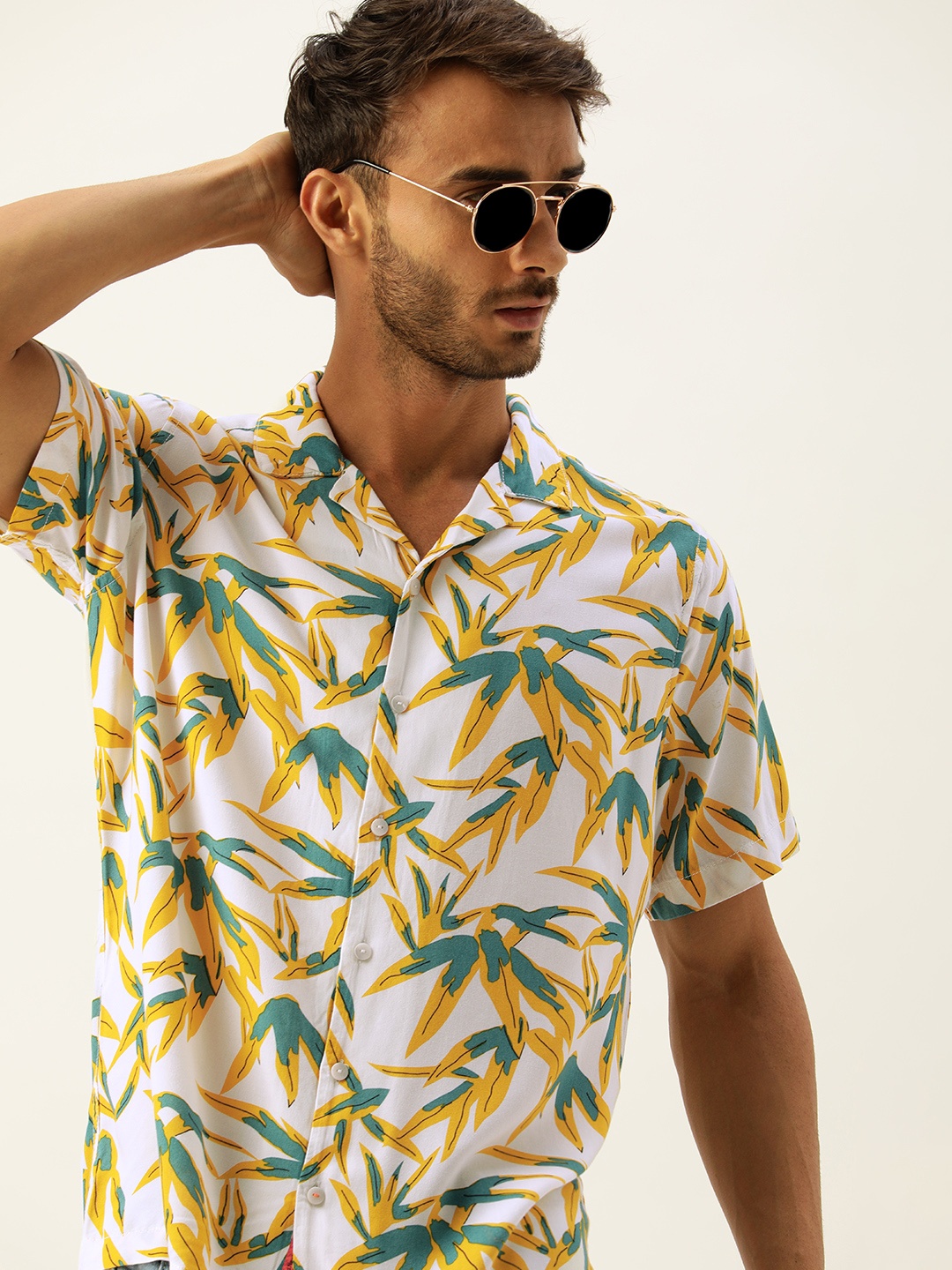 

SINGLE Men White Regular Fit Floral Printed Casual Shirt
