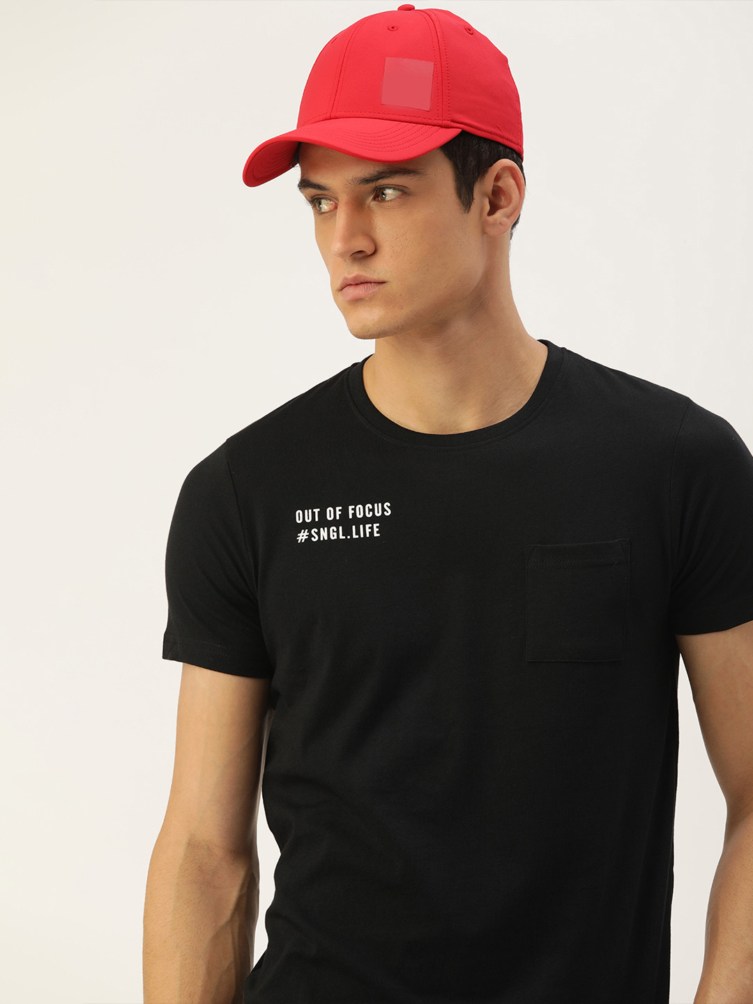 

SINGLE Men Black Solid Pure Cotton Pockets Slim Fit T-shirt with Typography Print Detail