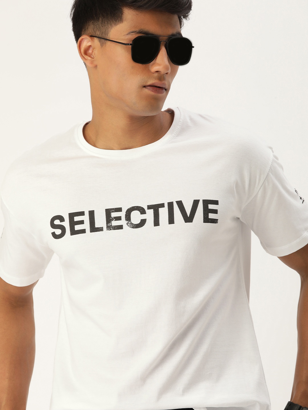 

SINGLE Men White Typography Printed Drop-Shoulder Sleeves Slim Fit T-shirt