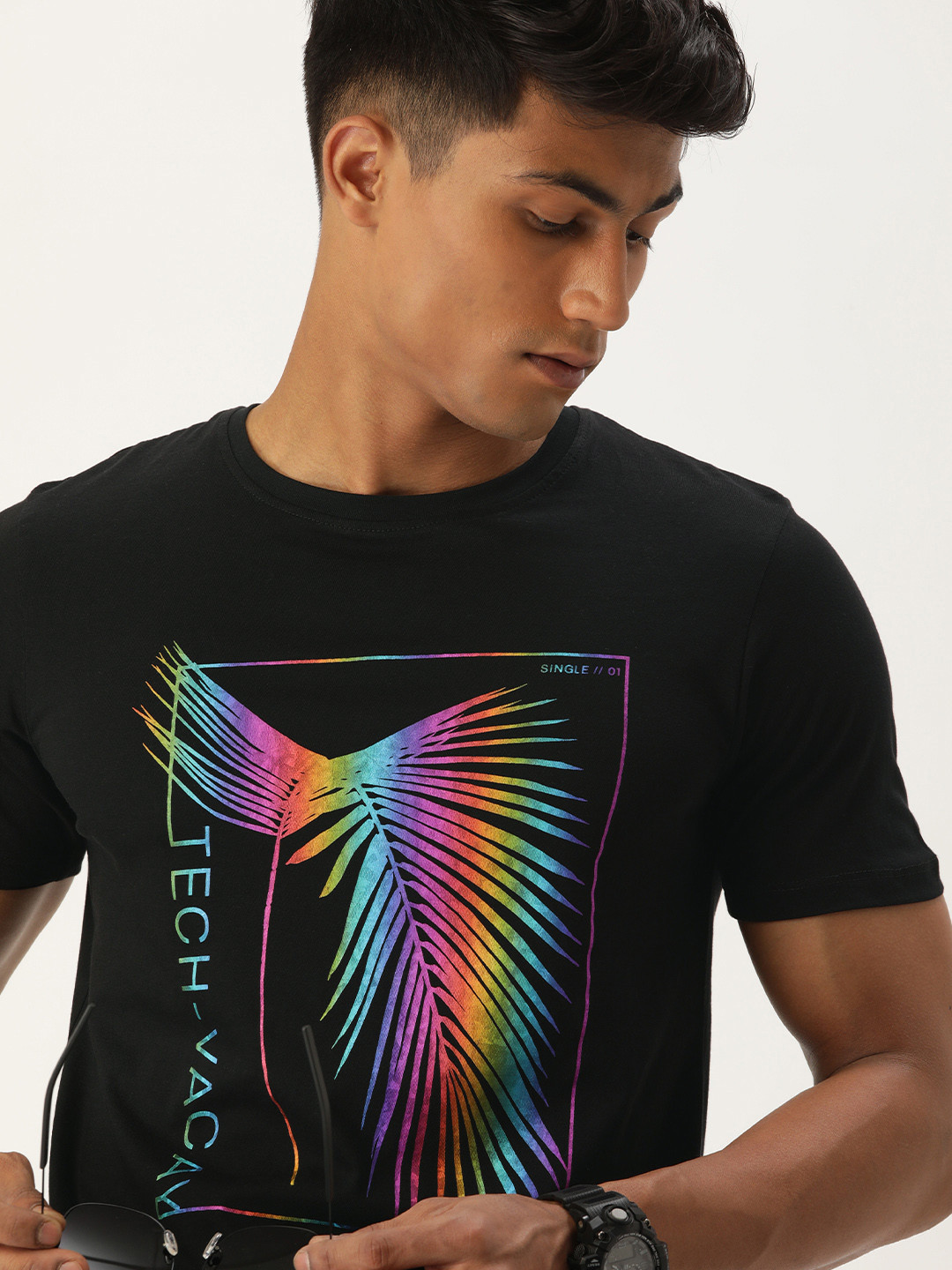 

SINGLE Men Black Printed Slim Fit T-shirt