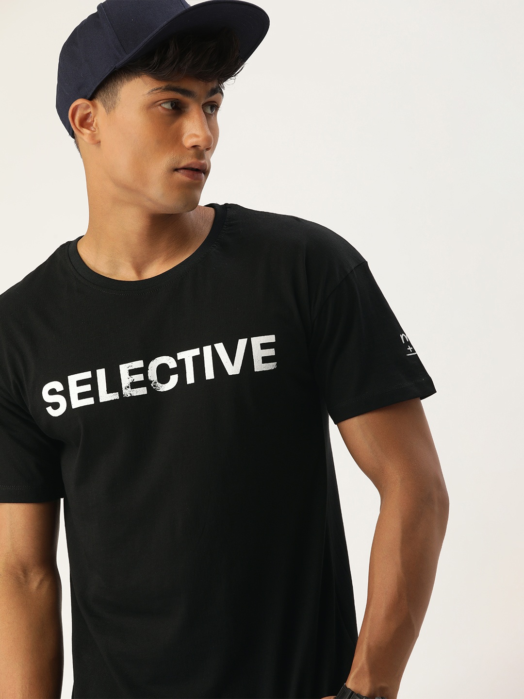 

SINGLE Men Black Typography Printed Slim Fit T-shirt