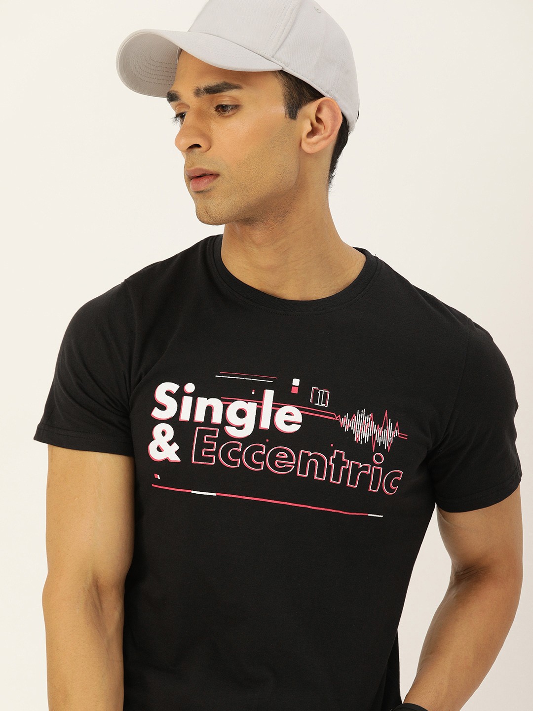 

SINGLE Men Black Typography Printed Slim Fit T-shirt