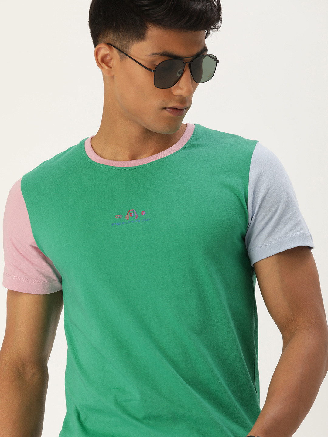 

SINGLE Men Green Solid Slim Fit T-shirt
