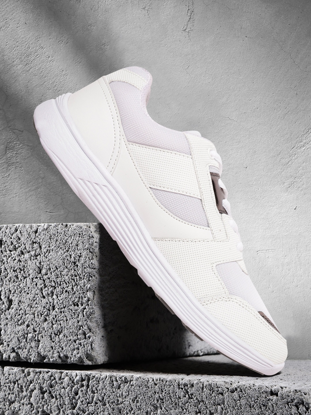 

HRX by Hrithik Roshan White & Grey Women Front Runner Shoes
