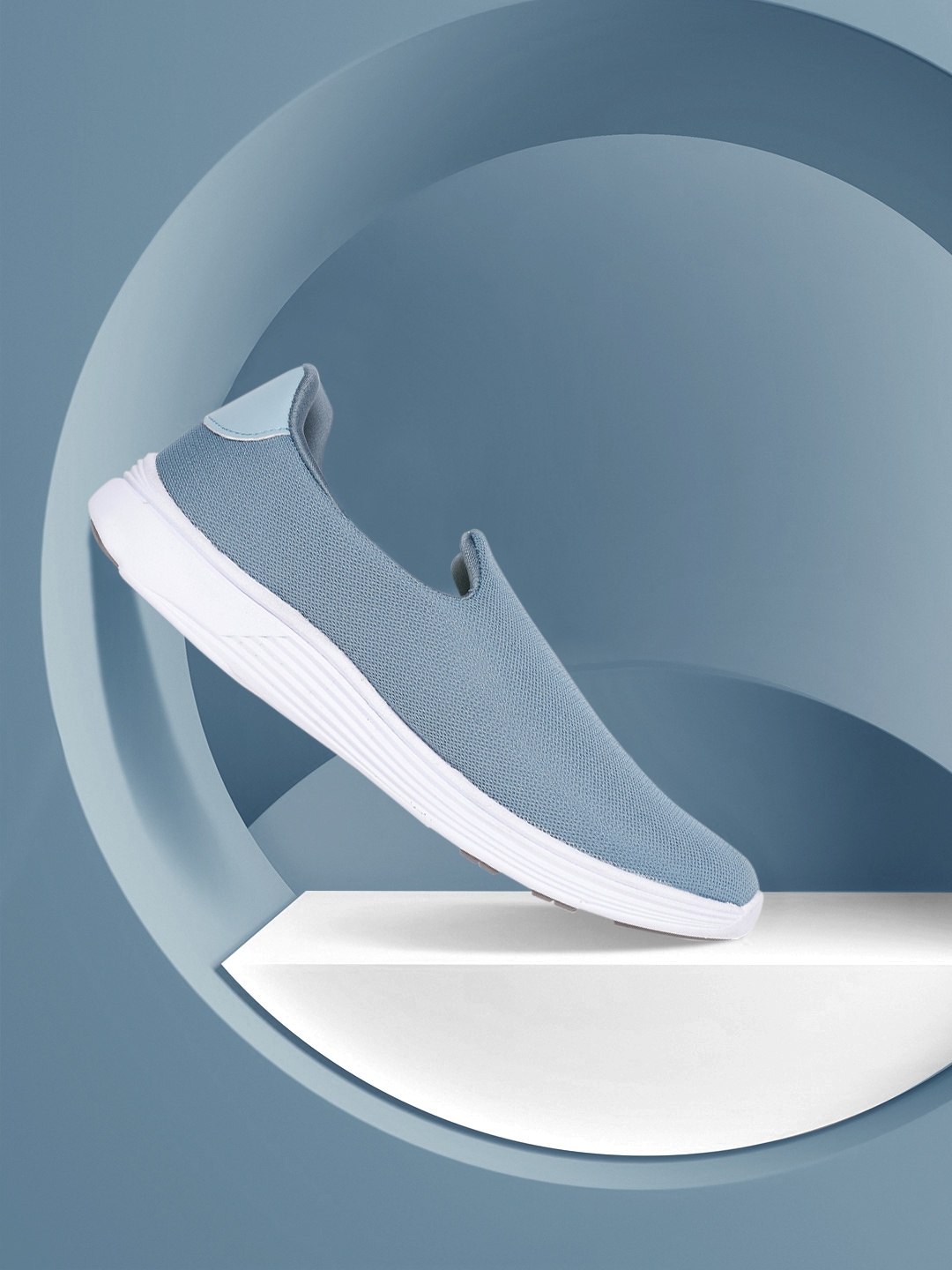 

HRX by Hrithik Roshan Women Blue Front Runner Walking Shoes